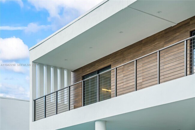 Foto del edificio - 16680 Botaniko Dr N