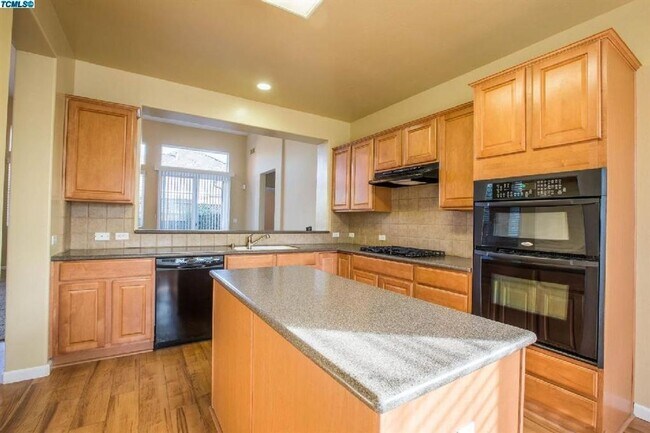 Foto del edificio - Coming Soon!