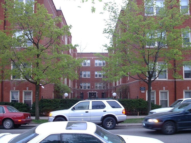 Building Photo - 1771 W Granville Ave