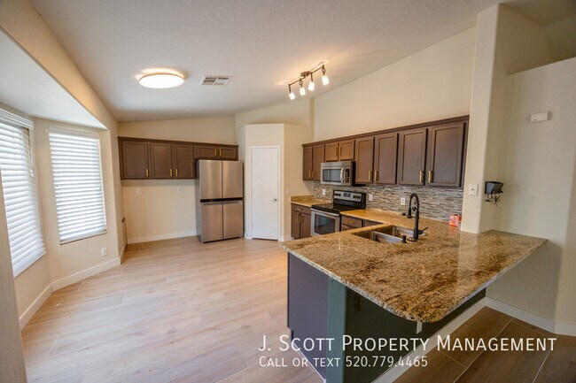 Building Photo - 2892 E Carla Vista Ct