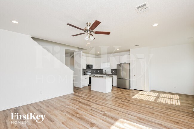 Foto del edificio - 7328 Parkside Pl Dr