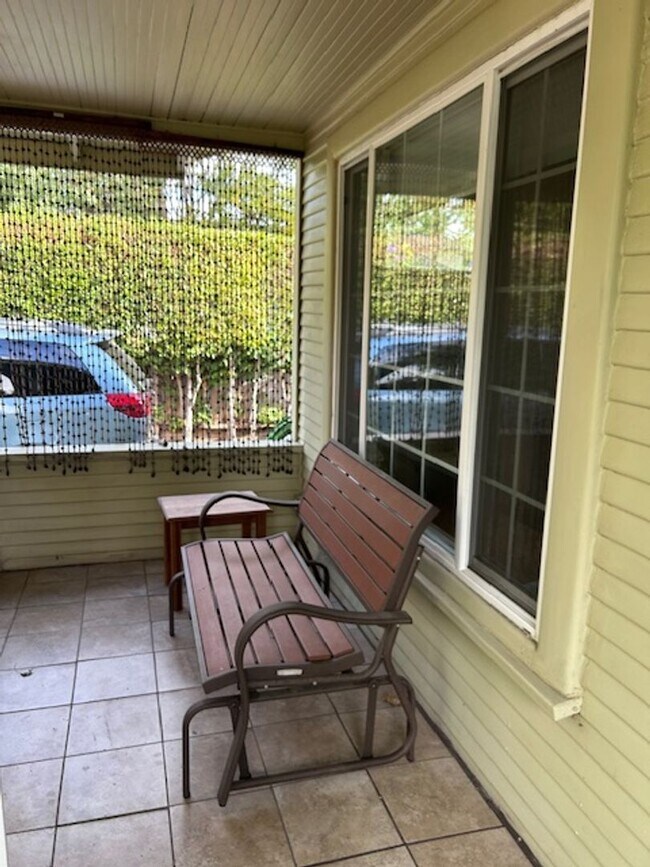 Building Photo - 3 Bedroom 2 Bath - Close to SRJC ~Availble...