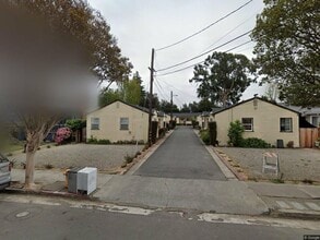 Building Photo - 541 Simon St