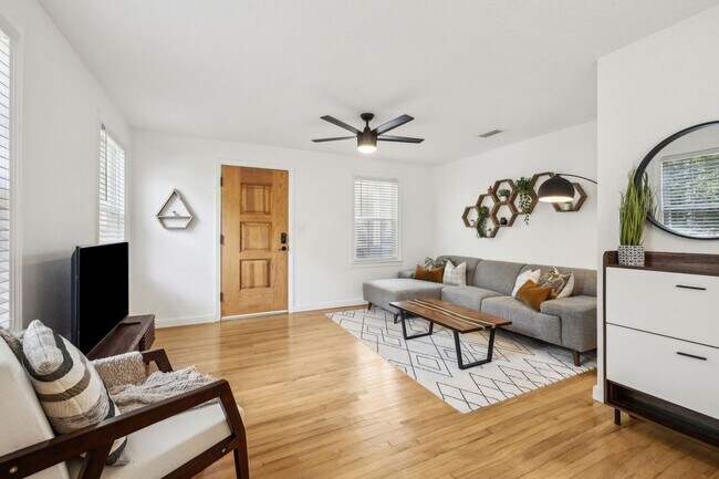 Foto del edificio - 1240 Rensselaer Ave