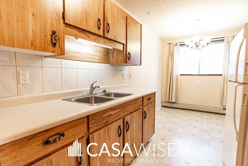 Photo principale - 10425-10477 77 Ave NW