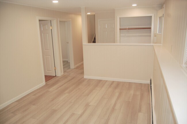 Den - 48 Witham St