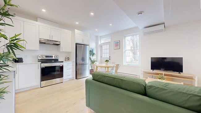 Building Photo - 150 Rue Bourget