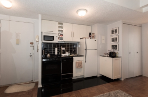 Building Photo - 150 W 51st St