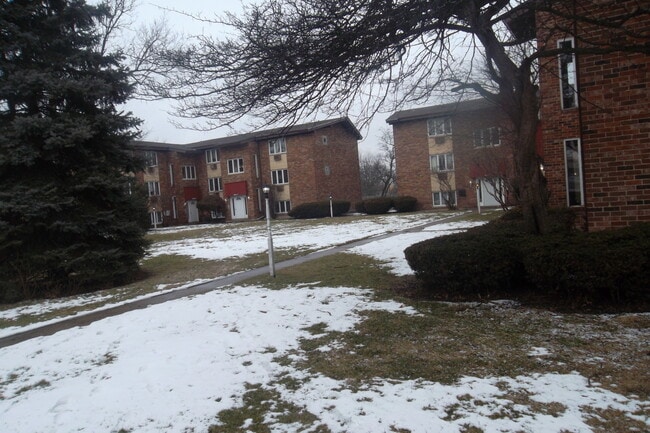 Building Photo - 9904 W 58th St