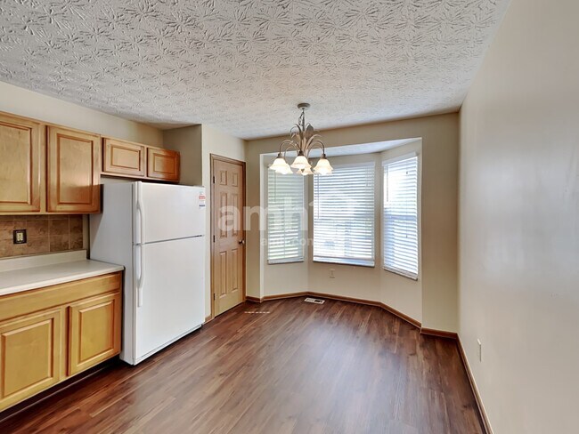 Foto del edificio - 7660 Farm Hill Dr
