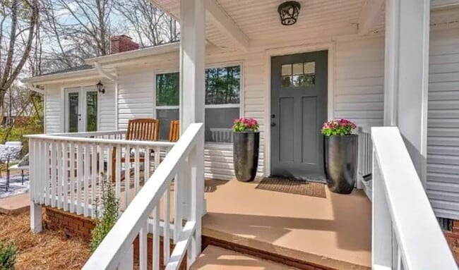 Photo - "Charming 3-Bed, 2-Bath Retreat with 1700 Sq. Ft. of Comfort in Simpsonville, SC!" House