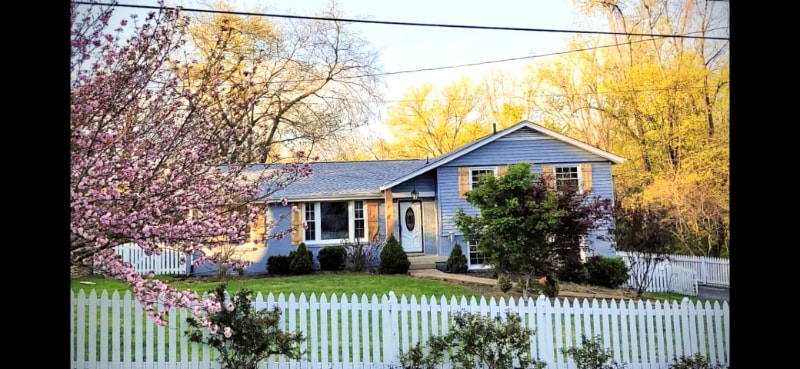 Primary Photo - 202 Edgewater Dr