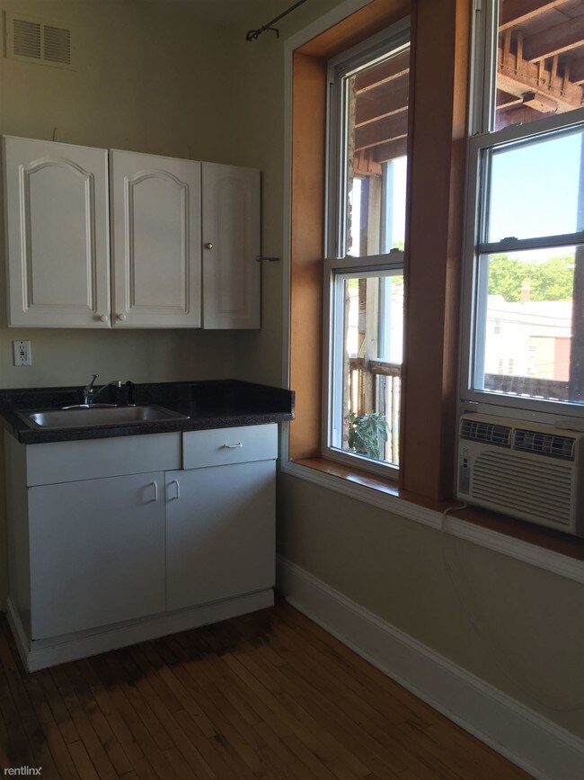 Building Photo - 2 br, 1 bath  - 2251 S California Ave