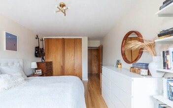 Building Photo - 400 E 17th St