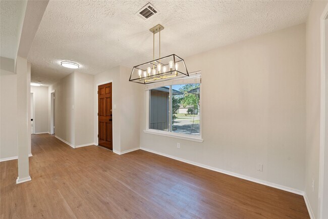 Foto del edificio - 14115 Bella Dr