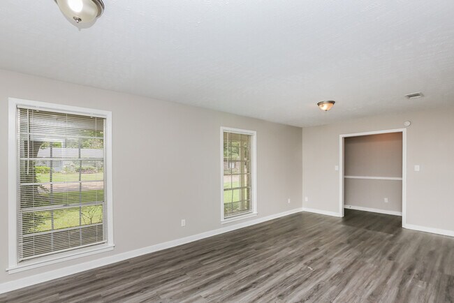 Foto del edificio - 817 Newland St