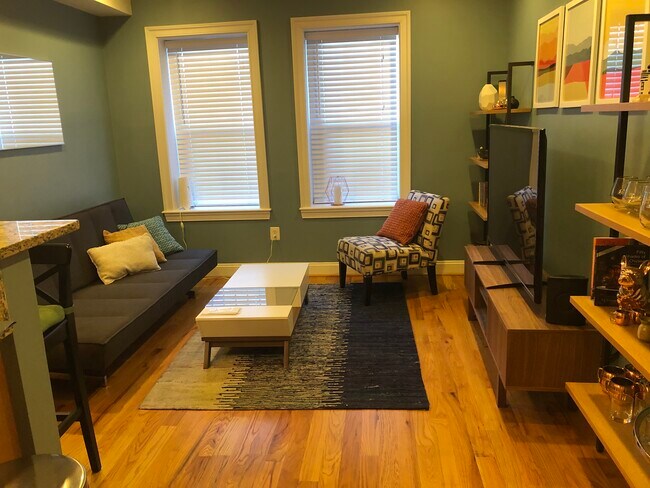 Foto del edificio - 739 Newton Pl NW