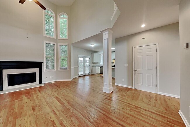 Foto del edificio - 3930 Summit Gate Dr
