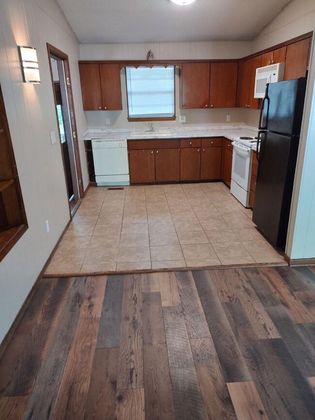 Building Photo - 2 br, 1 bath House - 11 Ulverston Dr