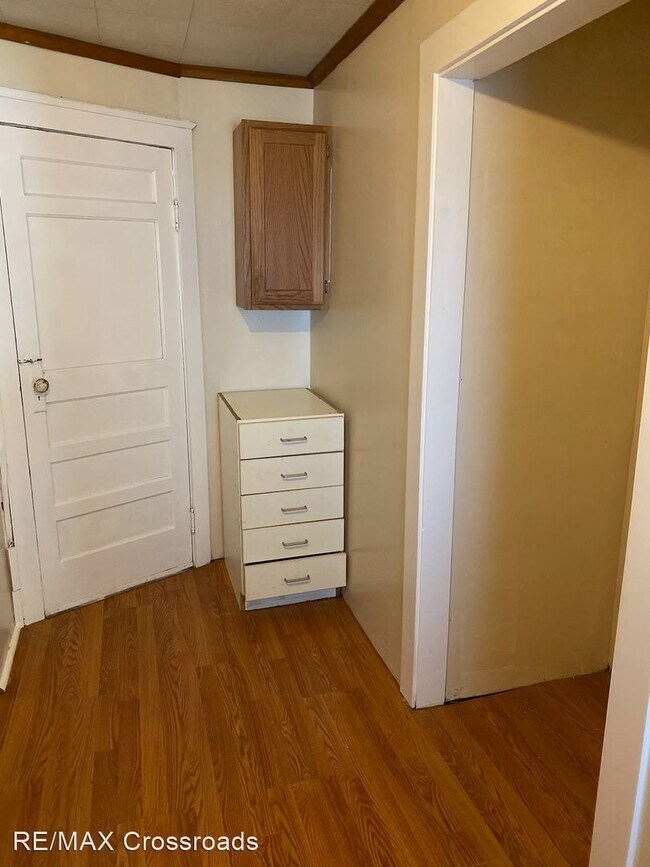 Building Photo - 3 br, 1 bath House - 710 Florence Ave