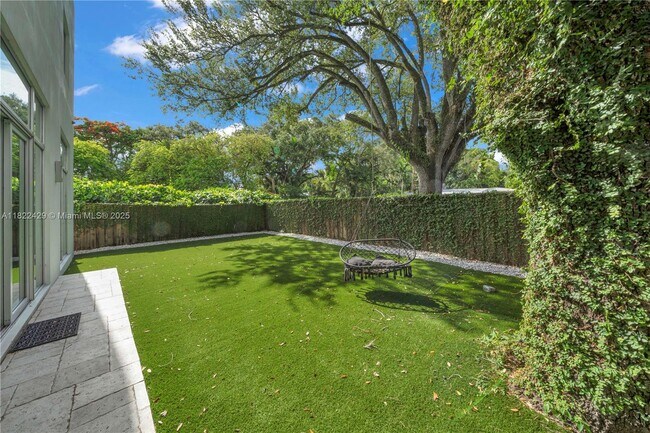 Foto del edificio - 5720 SW 24th St