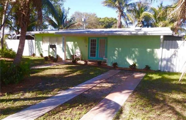 Photo - 11 NE 17th Ave House