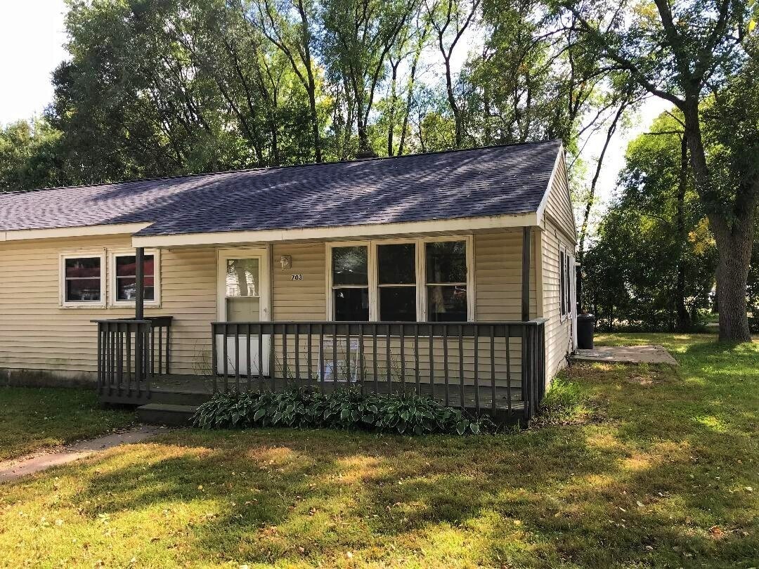Primary Photo - 703/705 Lee Ct