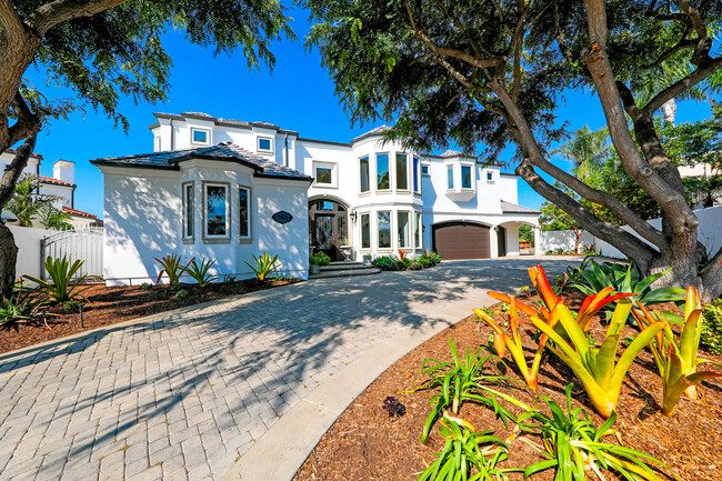 Building Photo - 3811 Vista Blanca