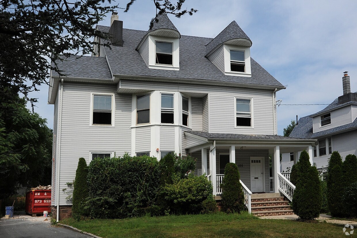 Foto del edificio - 235 Claremont Ave
