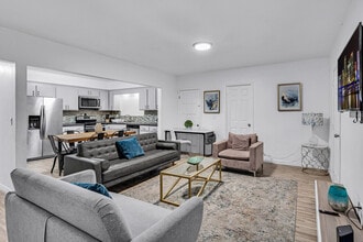 Building Photo - 975-977-977 SW 10th St