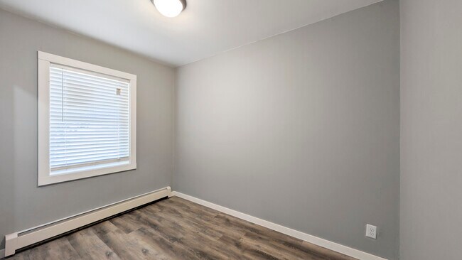 Building Photo - North Valley Apartments