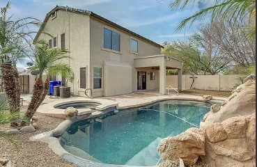 Foto del edificio - 3320 E Elgin St