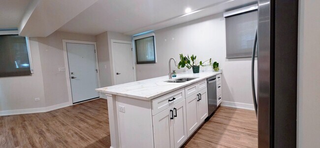 Foto del edificio - 2230 W Wilson Ave