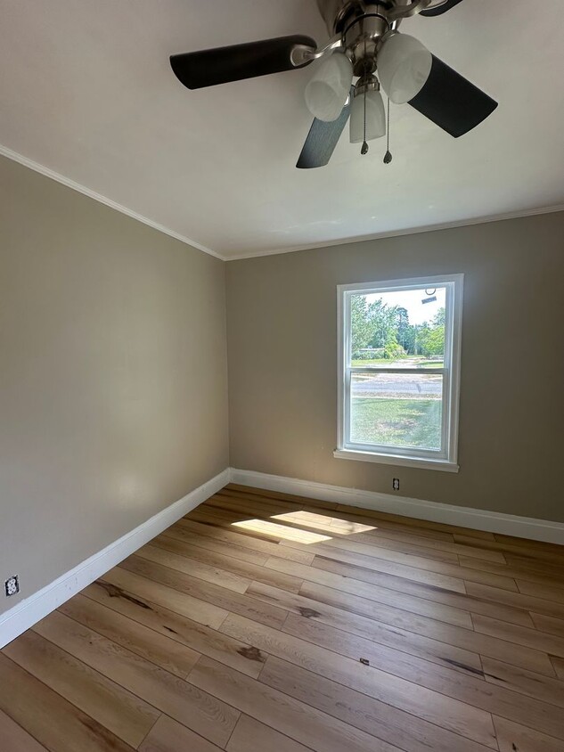 Foto del edificio - 2 Bed/1 Bath House UNDER RENOVATIONS