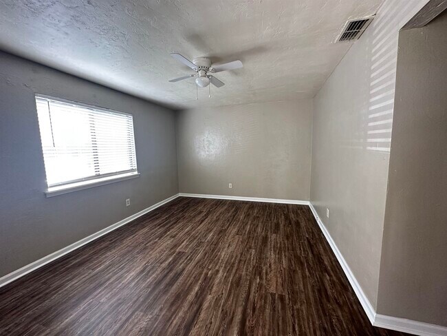 Foto del edificio - 1414 Willow Bend Way