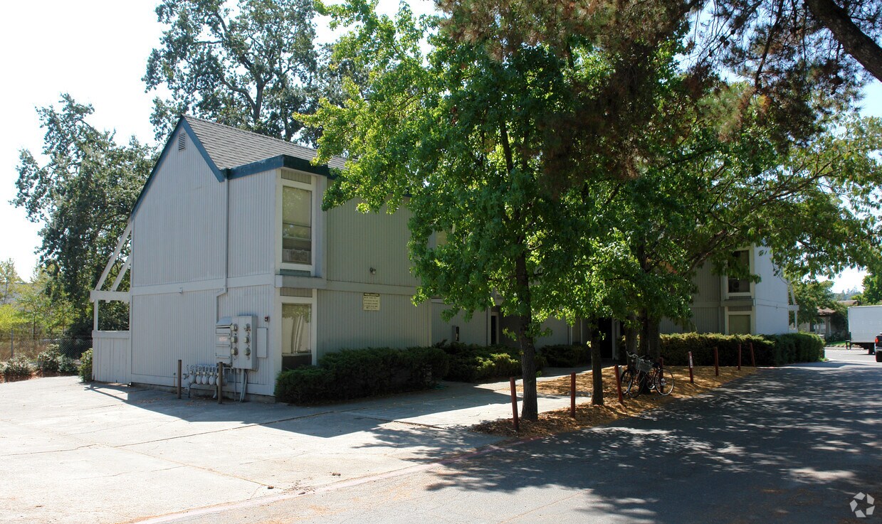 Primary Photo - 1700 Mission Blvd
