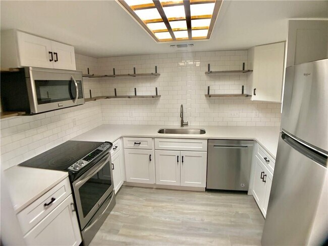 Foto del edificio - 1135 Barton Hills Dr