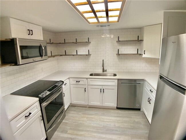 Building Photo - 1135 Barton Hills Dr