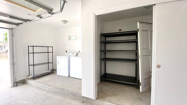 Building Photo - 108 Maluniu Ave