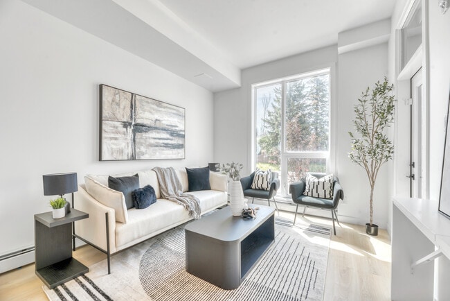 1BR, 1BA + Den - 664PC - Salon - BTYYC Residences