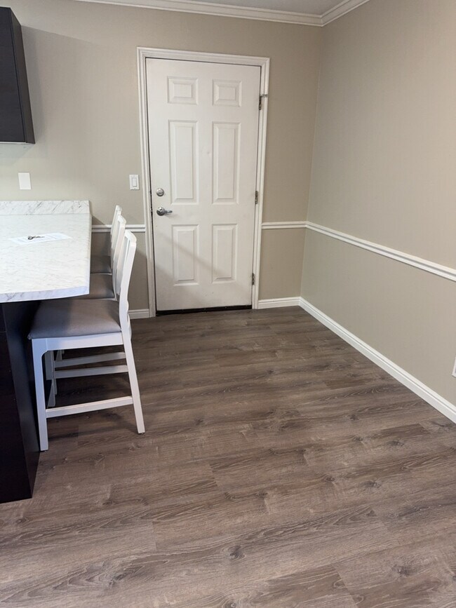 Entry - 591 N 200 E