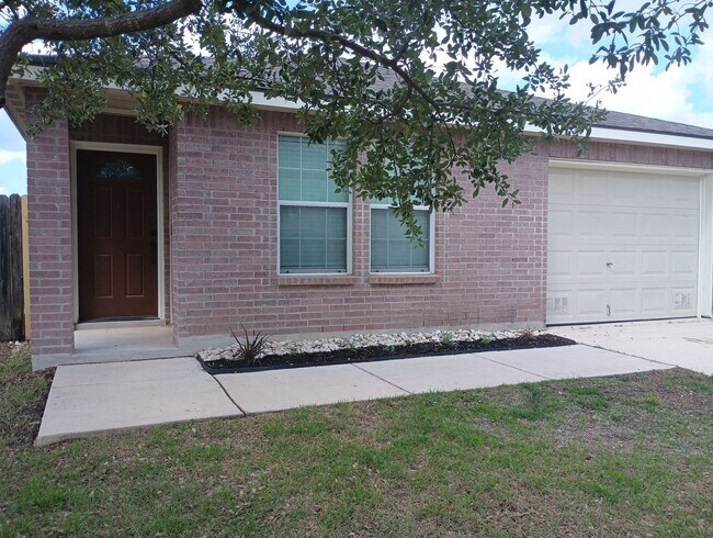 Building Photo - Washer/Dryer Included – Move-In Ready Home in Hills of Shaenfield!