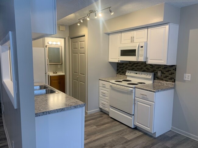 Building Photo - 12 Stardust Ct