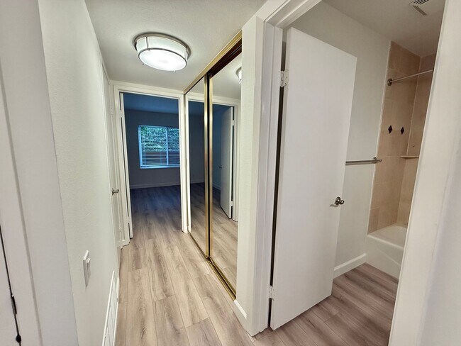 Foto del edificio - SAN CARLOS - Newly Remodeled 1 Bedroom Con...