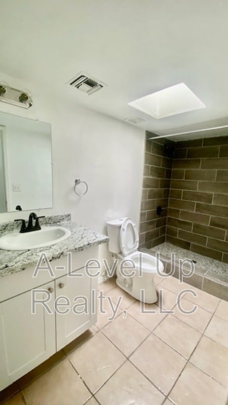 Building Photo - 1025 S Santa Rita Ave