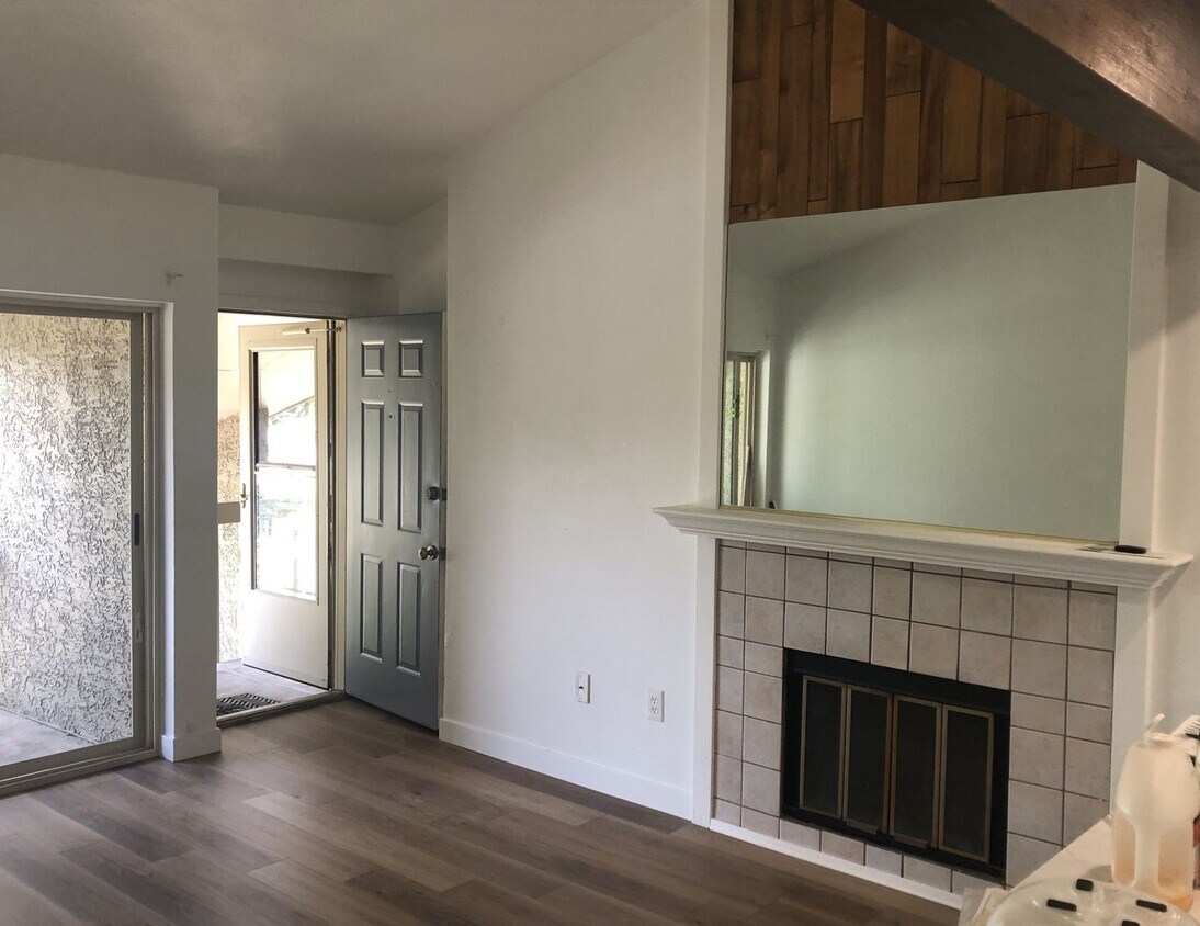 Primary Photo - Fully Remodeled 2 Bed 2 Bath Top Floor Con...