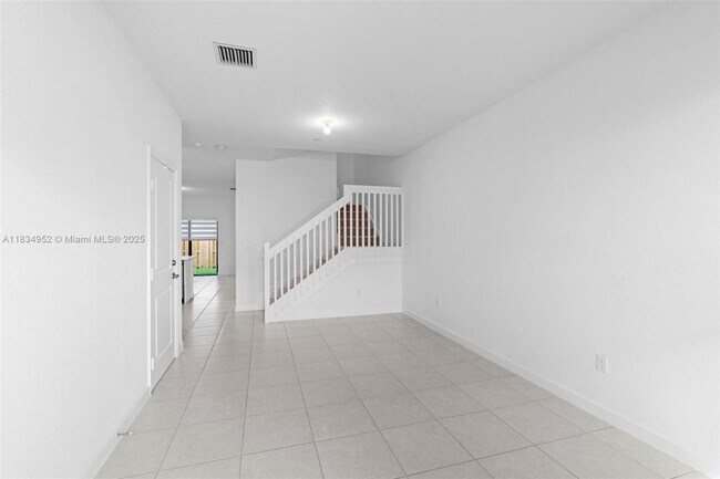 Foto del edificio - 15983 SW 2nd Pl
