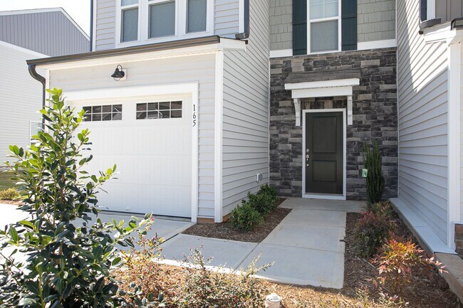 Building Photo - Beautiful 3 bedroom, 2.5 bath townhome in ...