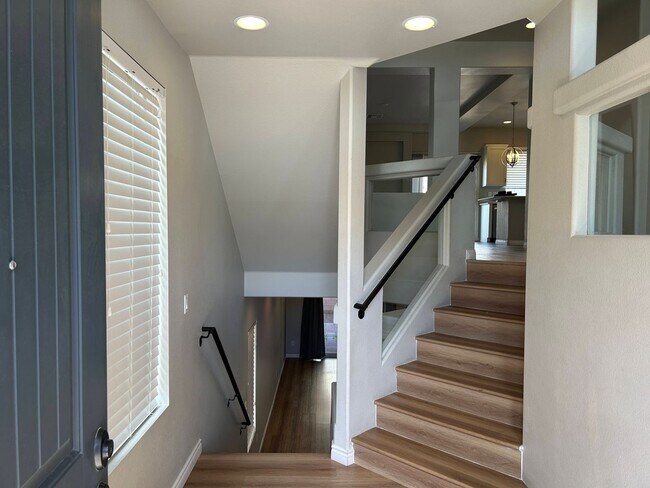 Foto del edificio - 3 Story Home Nestled in the Heart of Coronado Ranch