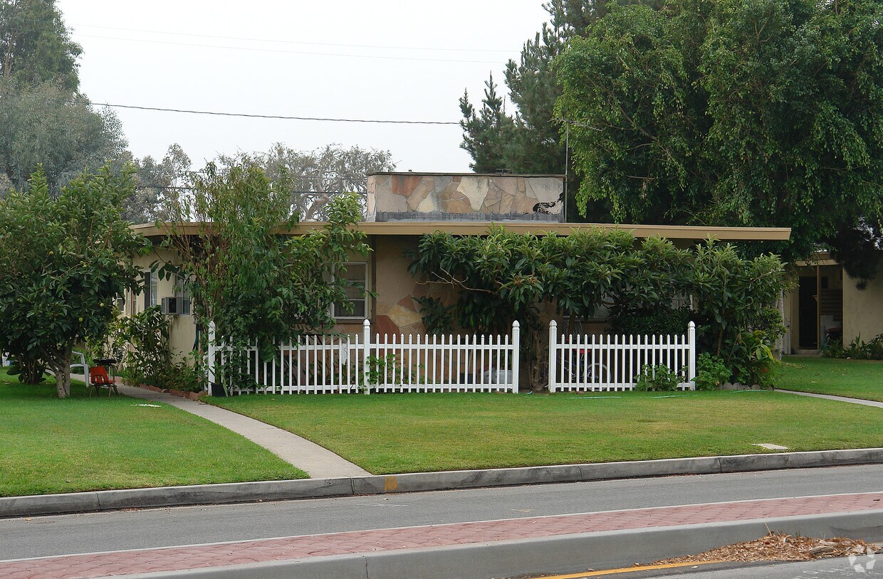 Foto del edificio - 9882-9892 Belfast Dr
